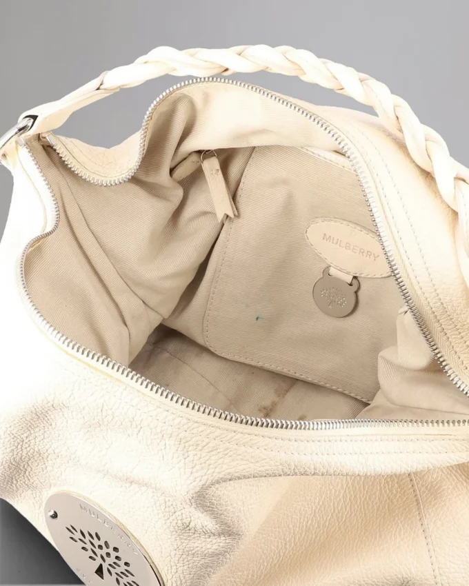 Daria Hobo Pre-Loved Marshmallow White Soft Spongy Daria Hobo Pre-Loved Marshmallow White Soft Spongy