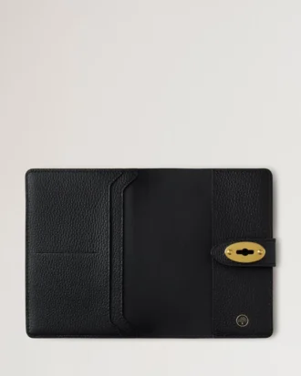 Darley Passport Cover Black Small Classic Grain