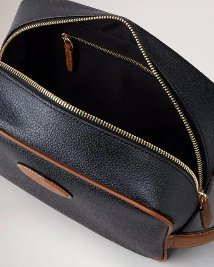 Heritage Wash Case Black & Cognac Printed Bioveg Scotchgrain & Flat Calf Heritage Wash Case Black & Cognac Printed Bioveg Scotchgrain & Flat Calf